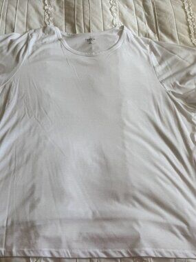 Torrid Shirt Womens 6X White Tshirt Crewneck Flowy Plus Size Stretch Classic Fit